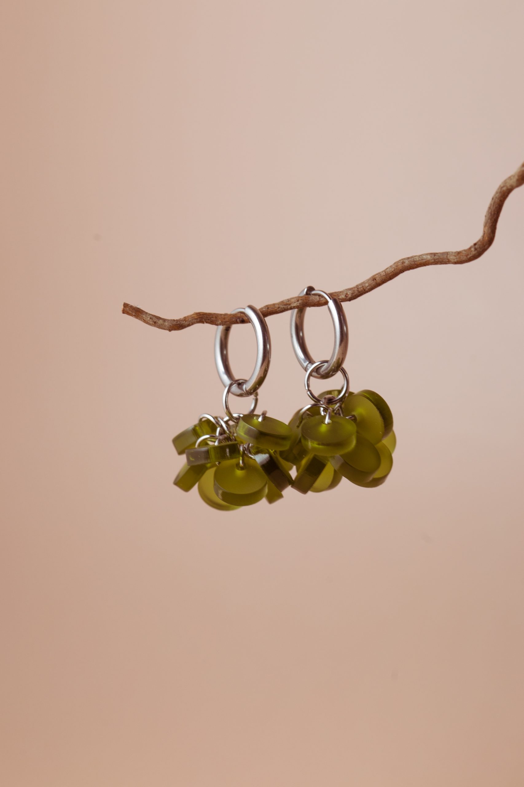 FLOW - korvakorut, oliivi